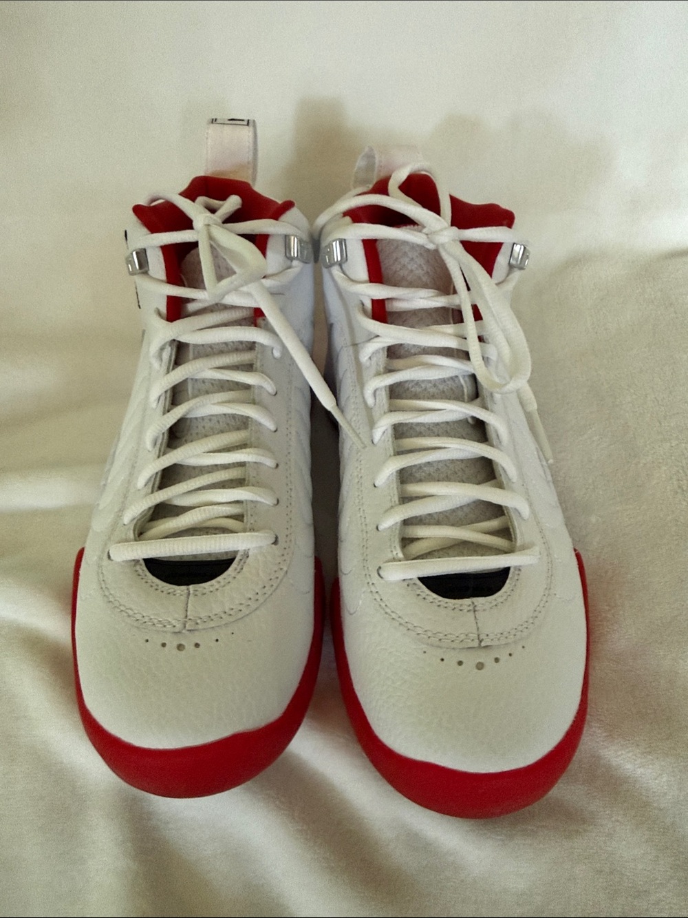 Men's Athletic High-Top Shoes in White and Red